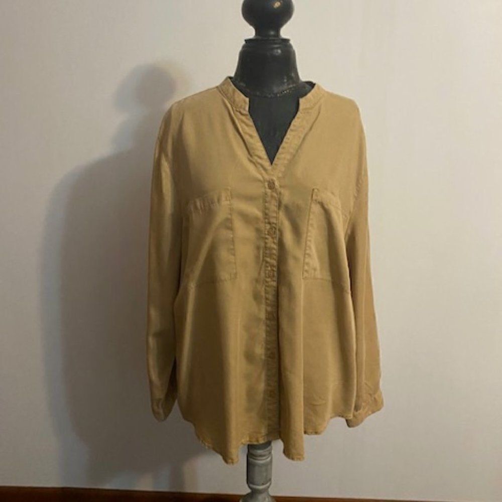 Chico's Touch of Khaki long sleeves roll tab Touch of cool tunic, size 4…